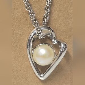 Vintage Silver Tone Floating  Heart Freshwater Pearl Pendant 18” +3” Necklace